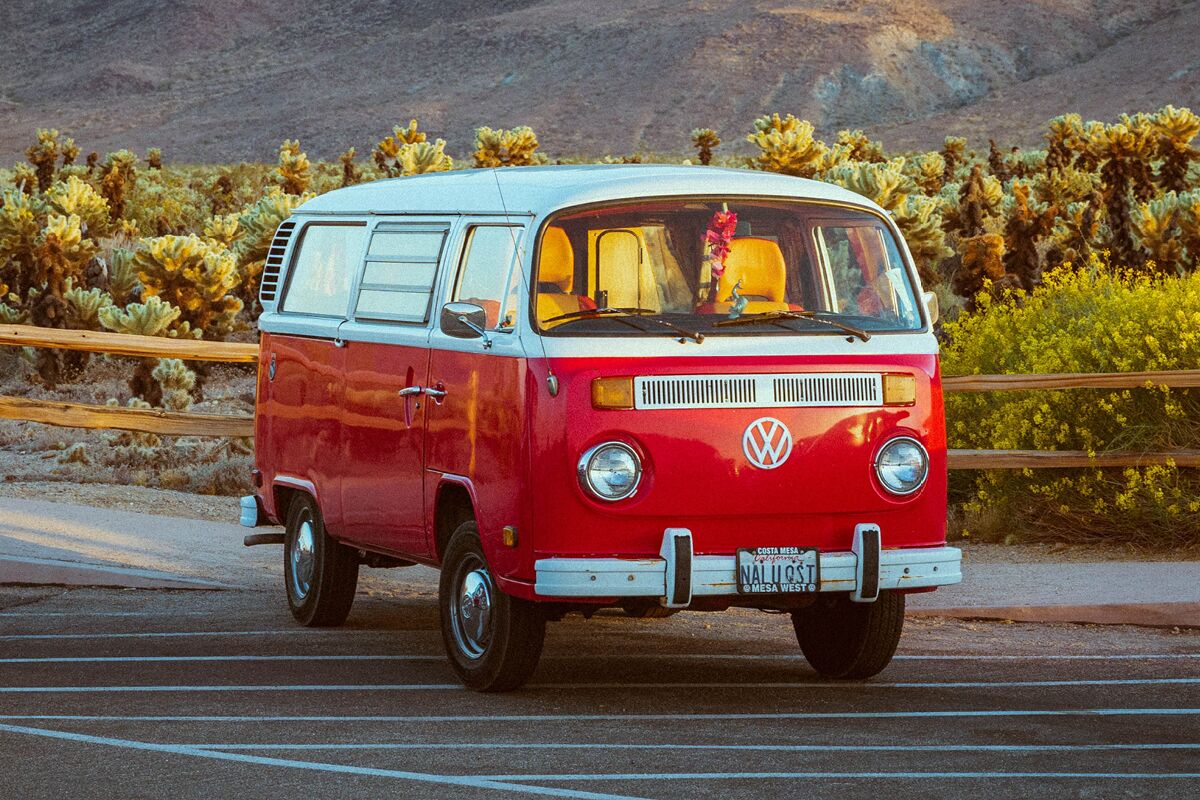 Alter VW T2 auf einem Rastplatz